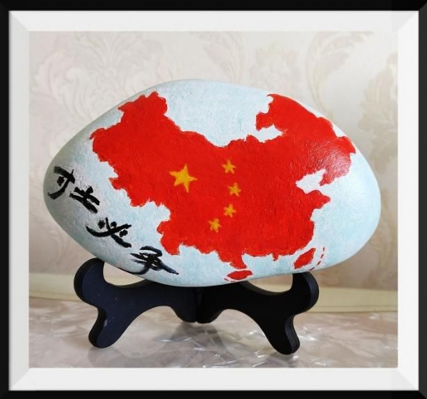泗县女教师小小石头上画出对祖国的热爱
