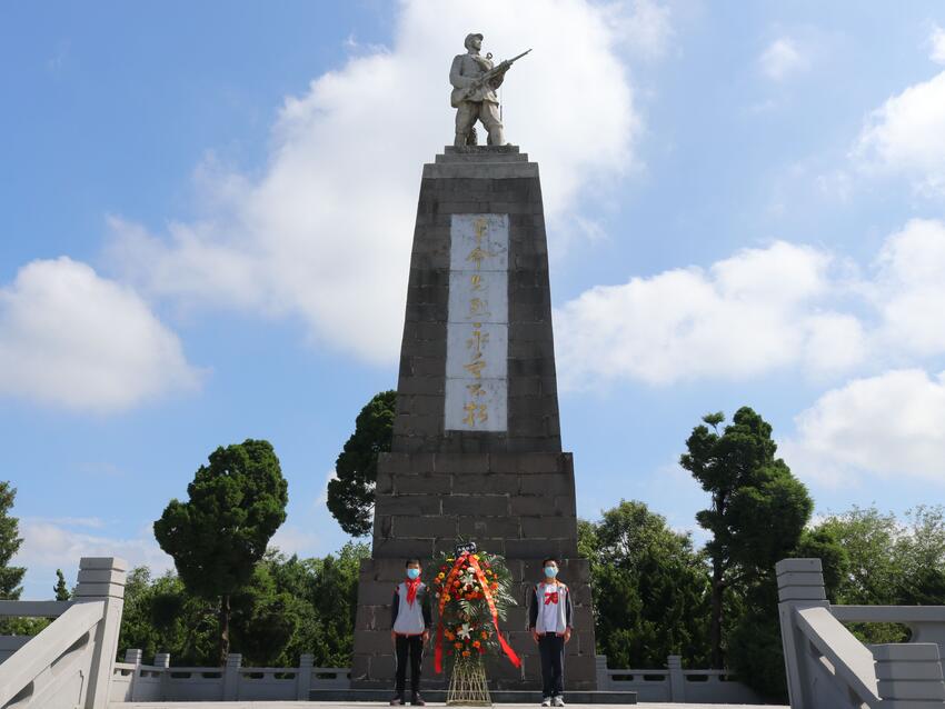 天长市釜山九年制师生代表走进皖东烈士陵园接受革命传统教育