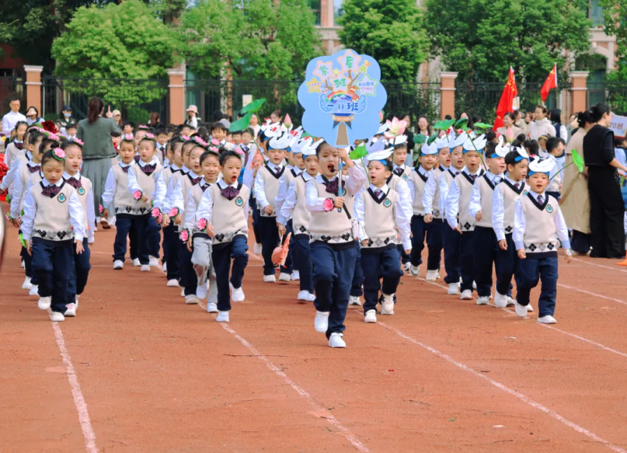 合肥市南门小学森林城校区 创意大课间 玩出新花样