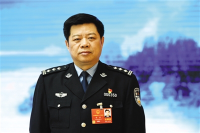 全国人大代表陈林: 让法律成为保护警察权益的坚强后盾